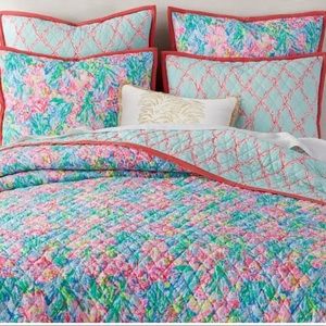 Weekend Special Lilly Pulitzer PB “Fan Sea Pants” Reversible Cotton Queen Quilt